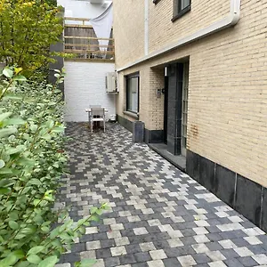 https://studio-peralta.brusselshotelsbook.com